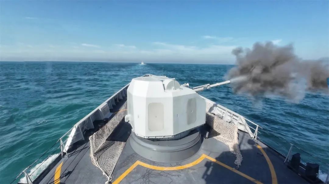 披星戴月,舰艇编队持续鏖战 披星戴月,舰艇编队持续鏖战