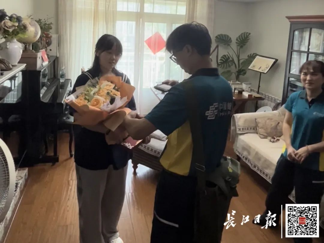 武汉首封！北大录取通知书已送达