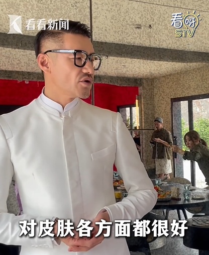 知名男演员现身上海，解锁新身份！他说自己的“不老秘诀”也与此有关……
