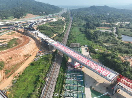48分钟逆时针转体45度 这座万吨跨铁路桥成功转体