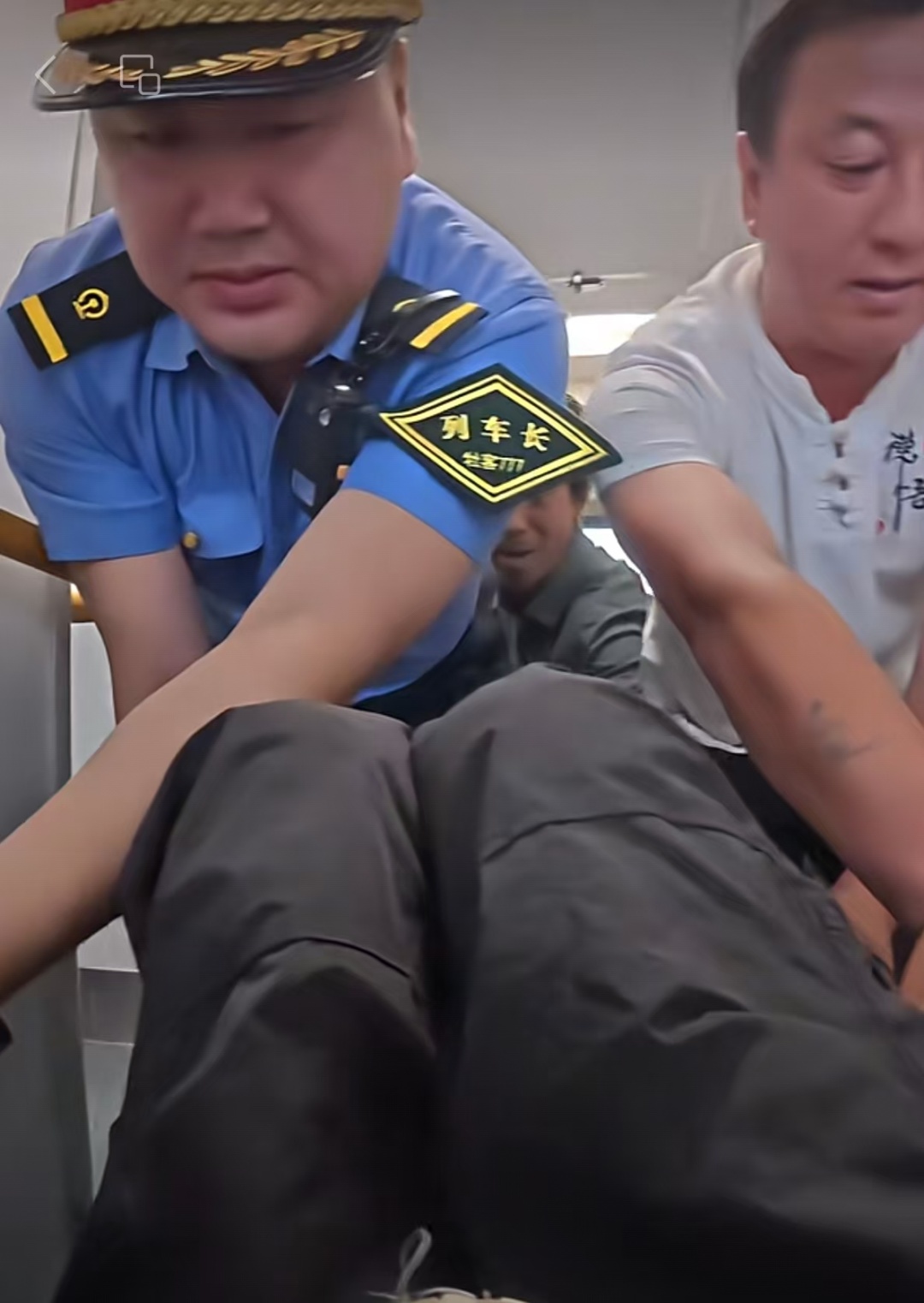 全网爆火的辽源“神仙的哥”,凭啥暖出圈了? 全网爆火的辽源“神仙的哥”,凭啥暖出圈了?