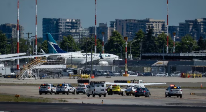 一客机遭“劫持”,扰乱加拿大温哥华机场空中交通 一客机遭“劫持”,扰乱加拿大温哥华机场空中交通