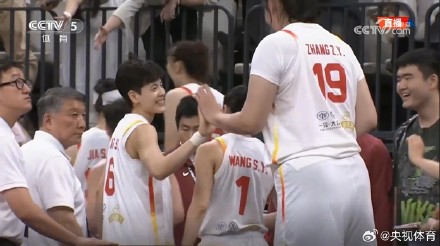 中国女篮三战全胜晋级四强