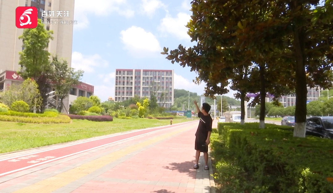 点赞贵阳环卫大姐!游客醉酒丢手机,她的举动让人暖心又感动 点赞贵阳环卫大姐!游客醉酒丢手机,她的举动让人暖心又感动