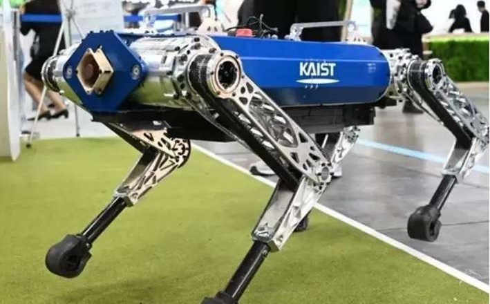 碾压吉尼斯纪录6秒!国产“黑豹2.0”四足机器人,到底有多快? 碾压吉尼斯纪录6秒!国产“黑豹2.0”四足机器人,到底有多快?