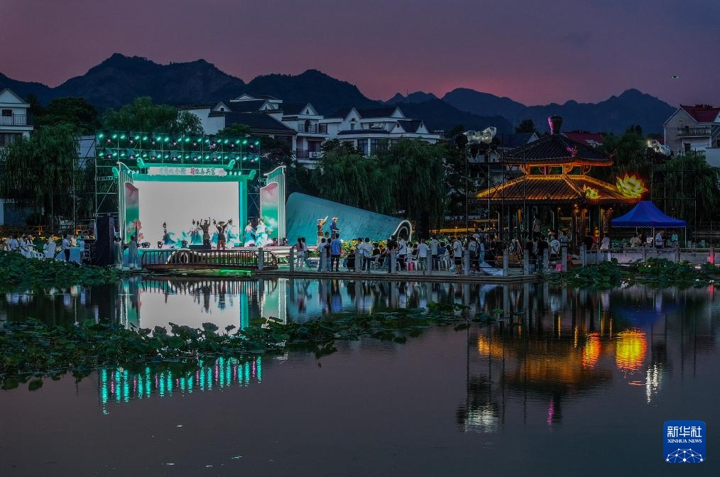 浙江建德:“莲子之乡”举办夏日荷花节 浙江建德:“莲子之乡”举办夏日荷花节