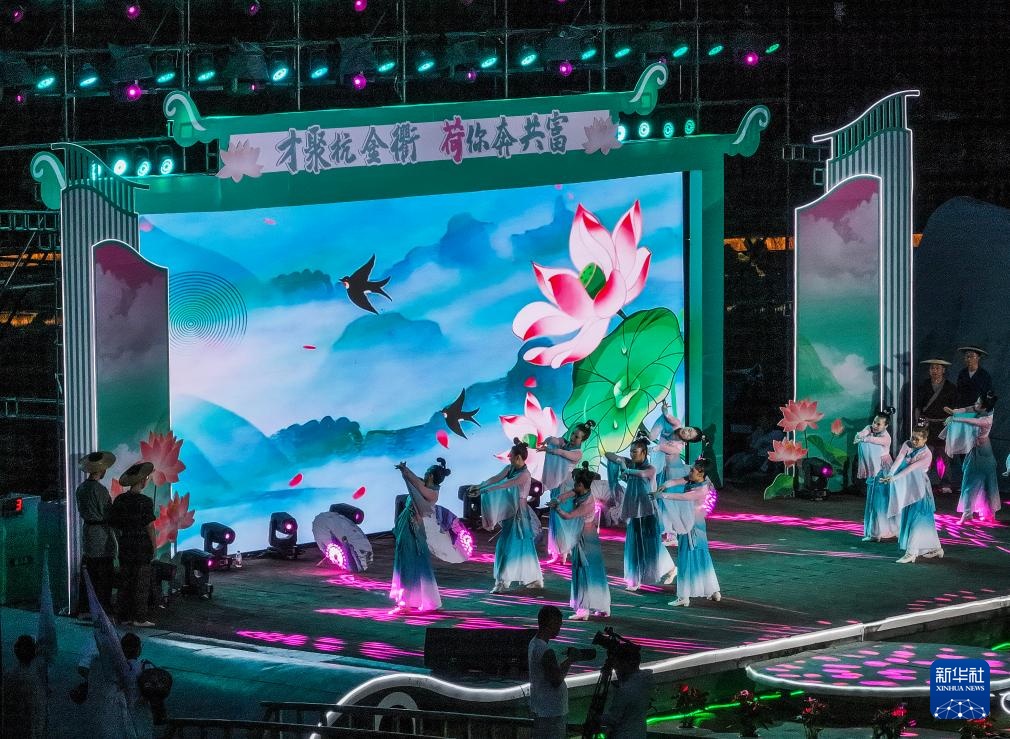 浙江建德:“莲子之乡”举办夏日荷花节 浙江建德:“莲子之乡”举办夏日荷花节