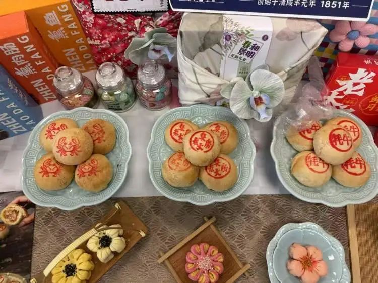 减糖30%，月饼开始“卷”低糖低GI？上海举办月饼技能比武