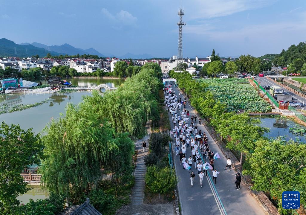 浙江建德:“莲子之乡”举办夏日荷花节 浙江建德:“莲子之乡”举办夏日荷花节