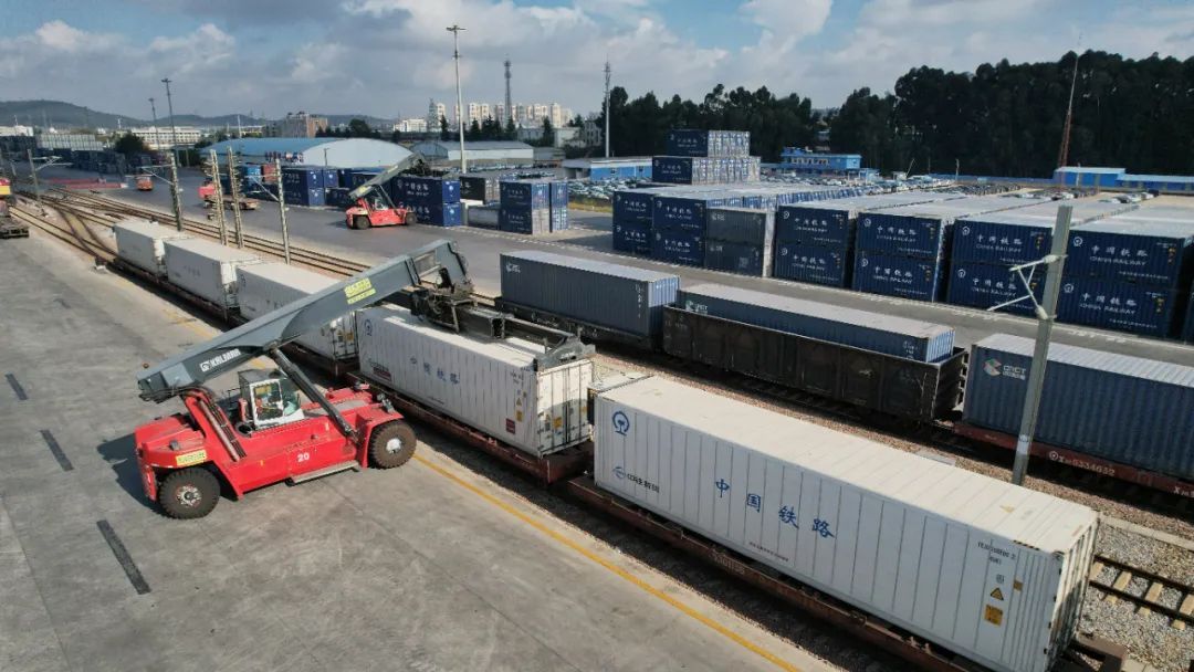 日均突破1400吨！一大波榴莲坐着火车来了