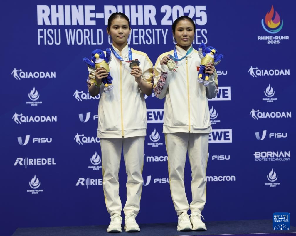 中国首金!何妍伟/卢为莱茵-鲁尔大运会跳水女子双人10米台夺冠 中国首金!何妍伟/卢为莱茵-鲁尔大运会跳水女子双人10米台夺冠