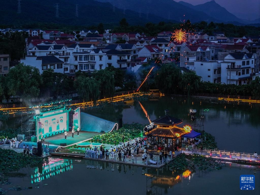 浙江建德:“莲子之乡”举办夏日荷花节 浙江建德:“莲子之乡”举办夏日荷花节