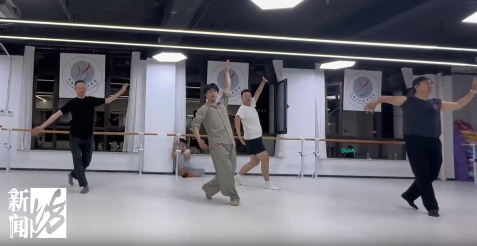 上海新男团正式"出道"!独一无二!团员身份公开了... 上海新男团正式"出道"!独一无二!团员身份公开了...