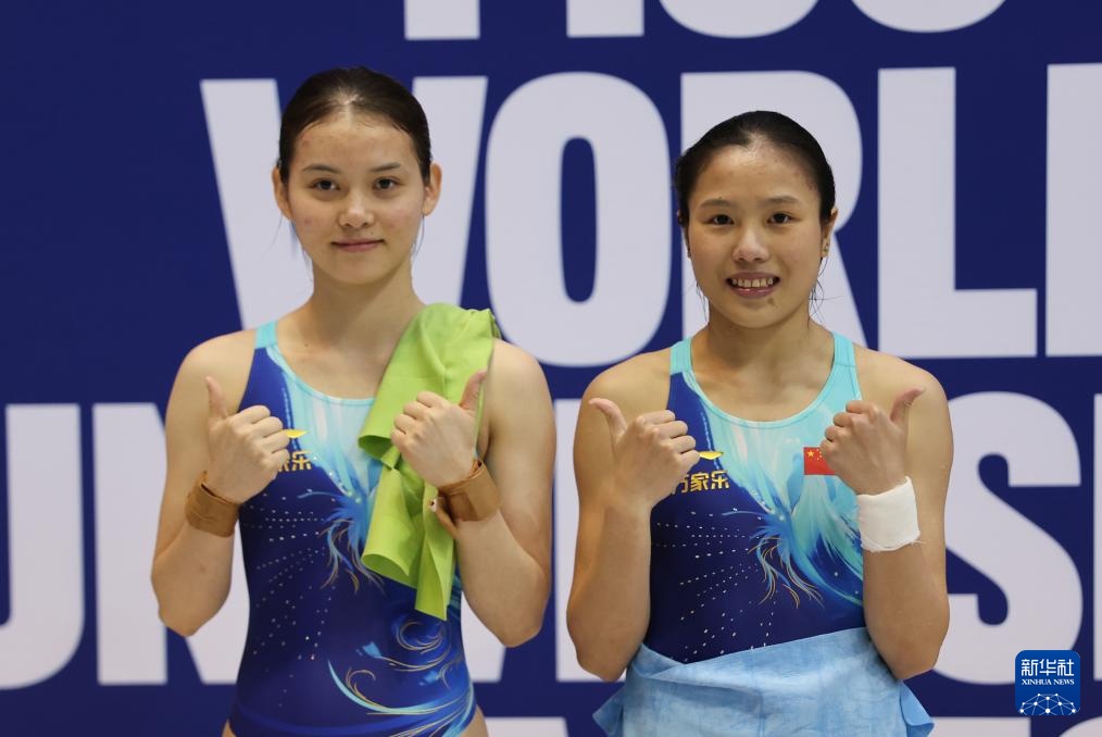 中国首金!何妍伟/卢为莱茵-鲁尔大运会跳水女子双人10米台夺冠 中国首金!何妍伟/卢为莱茵-鲁尔大运会跳水女子双人10米台夺冠