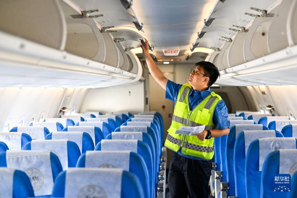 呼和浩特:保障暑期航班运行安全 呼和浩特:保障暑期航班运行安全