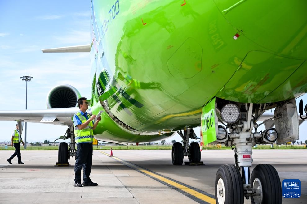 呼和浩特:保障暑期航班运行安全 呼和浩特:保障暑期航班运行安全