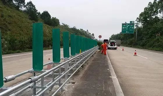 高速公路上的这个“特殊栏杆”,你知道它的正确使用方式吗? 高速公路上的这个“特殊栏杆”,你知道它的正确使用方式吗?