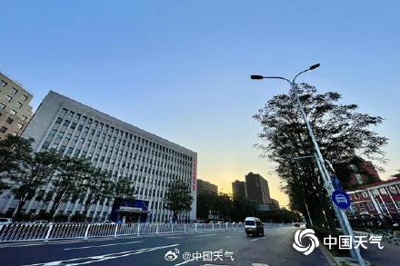 北京今天晴热持续最高温35℃ 周六夜间起将现明显降雨过程