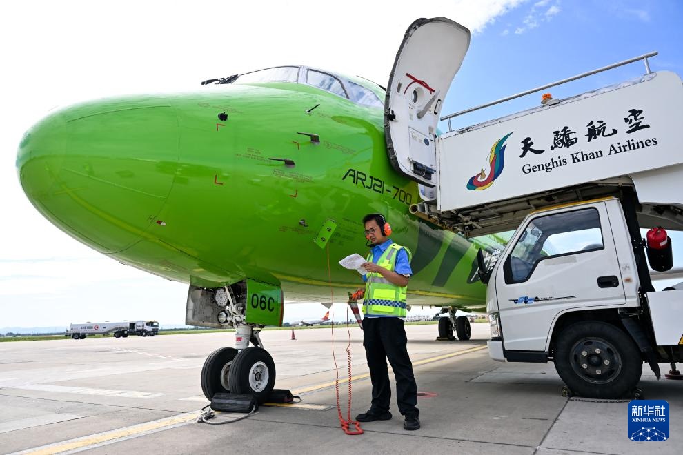 呼和浩特:保障暑期航班运行安全 呼和浩特:保障暑期航班运行安全