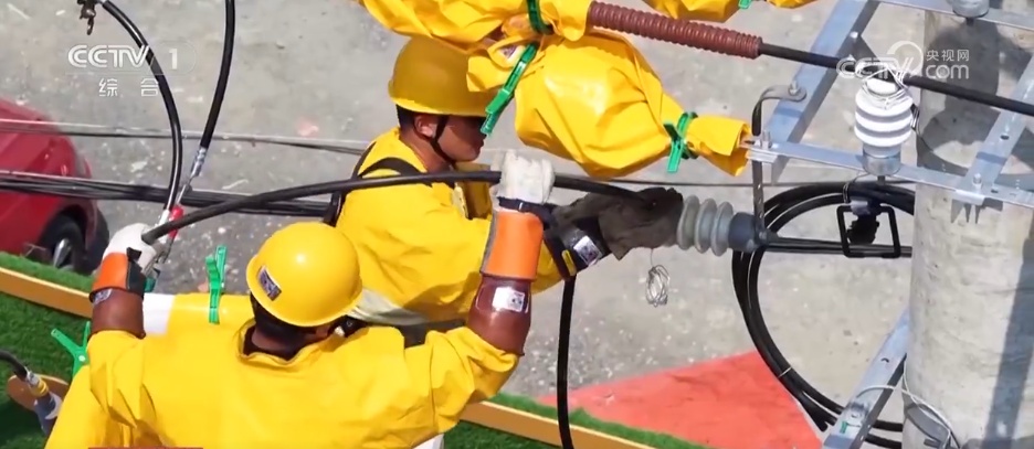 致敬高温下的劳动者！他们用汗水和坚守描绘最美的劳动画卷