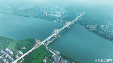 金建高铁全线路桥隧贯通
