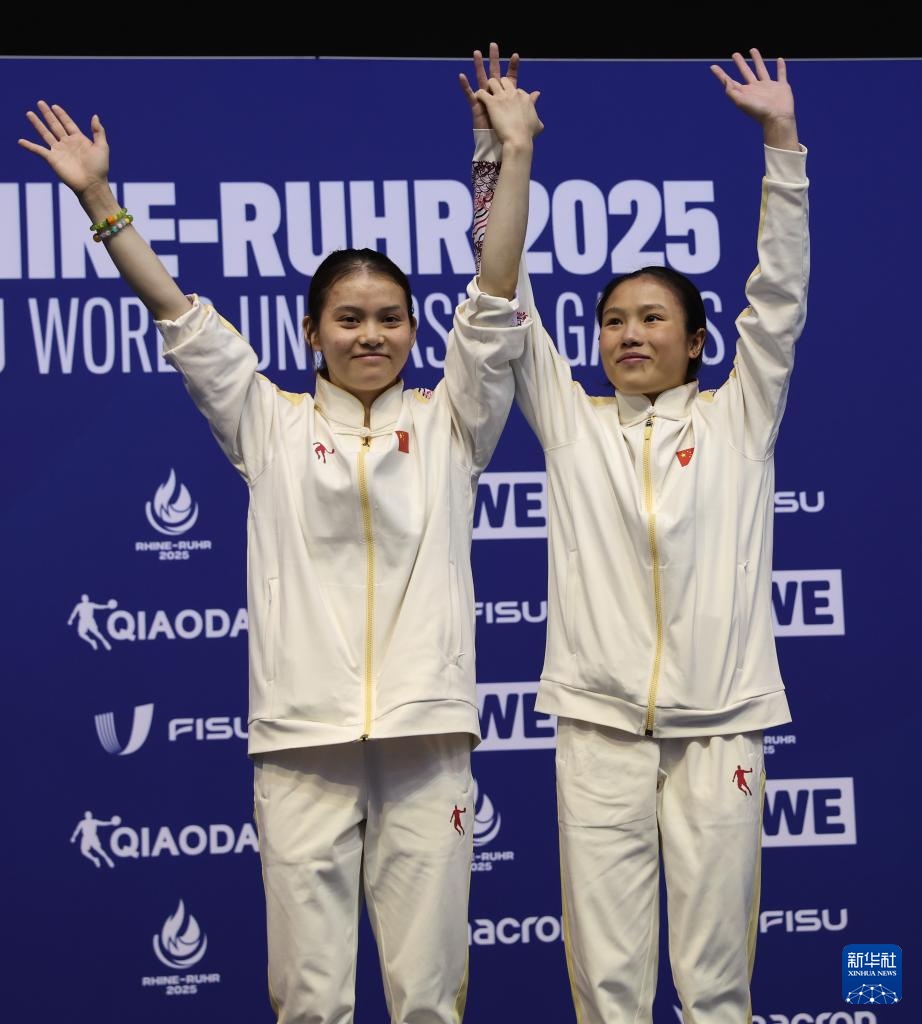 中国首金!何妍伟/卢为莱茵-鲁尔大运会跳水女子双人10米台夺冠 中国首金!何妍伟/卢为莱茵-鲁尔大运会跳水女子双人10米台夺冠