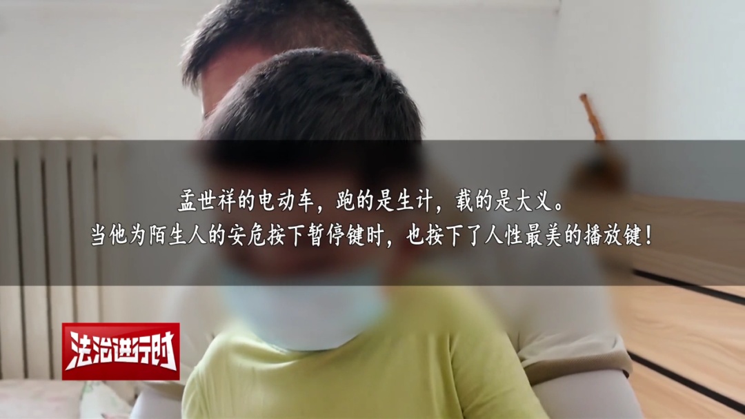 14岁女孩骑行时遭男子拉拽+别车 &nbsp;北京“外卖老哥”挺身而出！