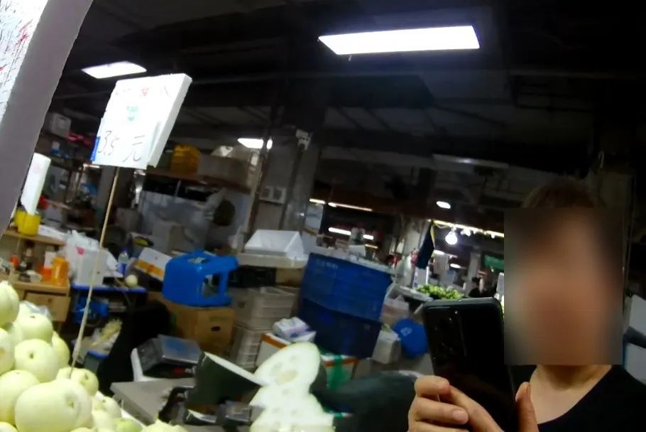 瞬间慌了!杭州卖菜阿姨:我的67万元啊...... 瞬间慌了!杭州卖菜阿姨:我的67万元啊......