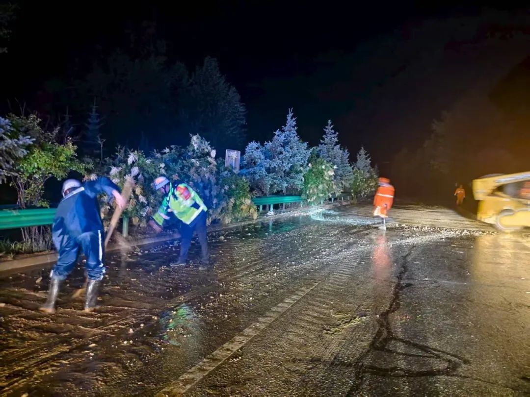 青海这些路段受降雨影响交通阻断！