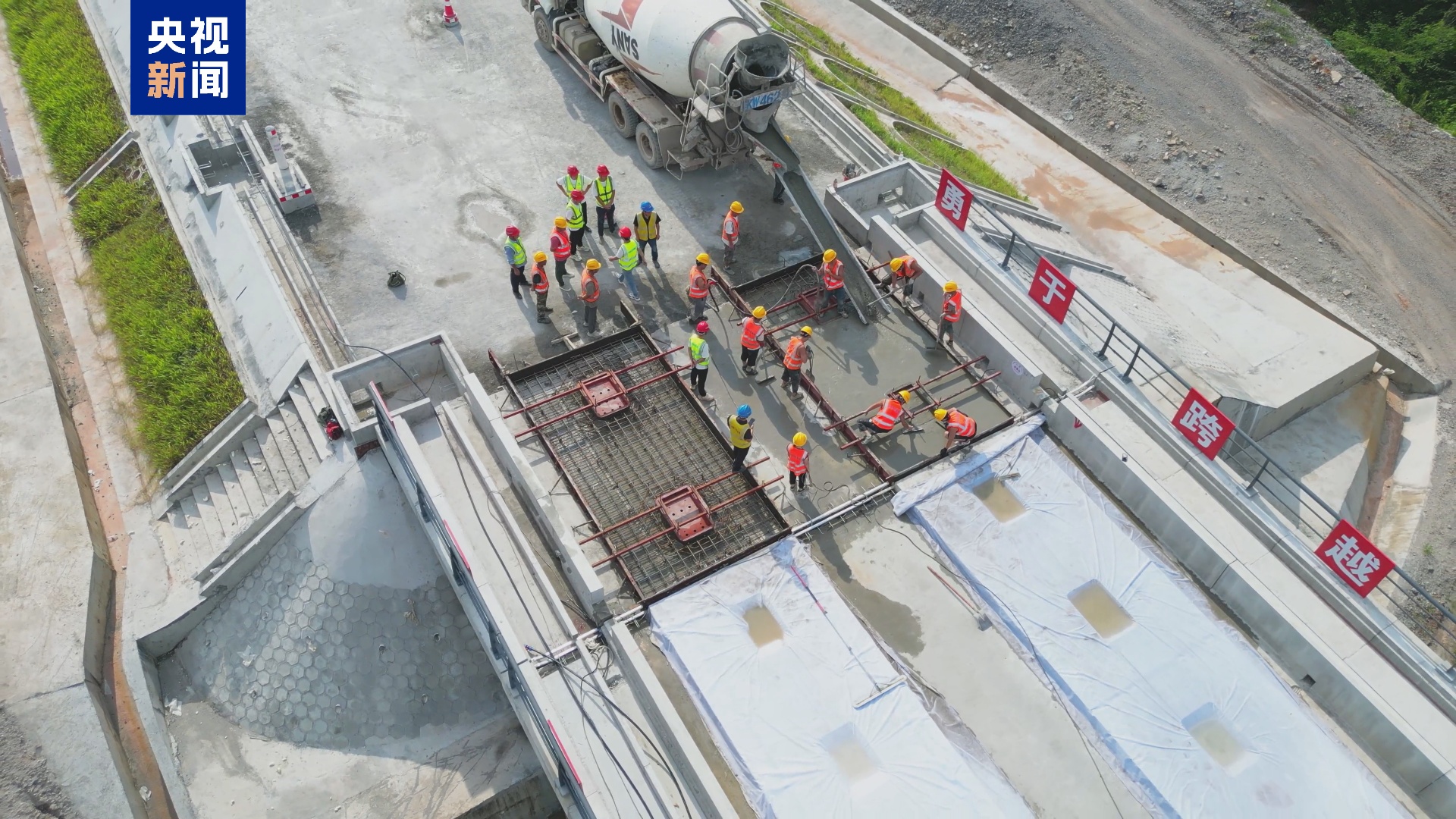 南珠高铁玉岑段无砟轨道施工全面启动