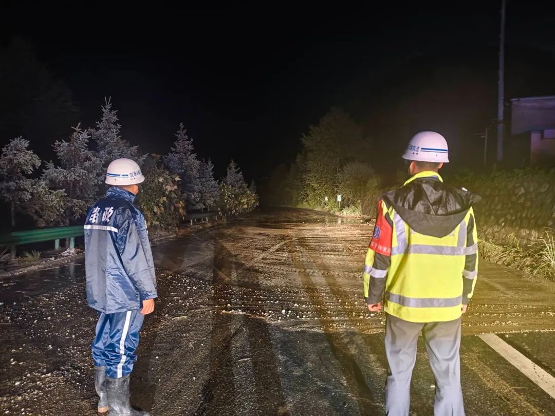 青海这些路段受降雨影响交通阻断！