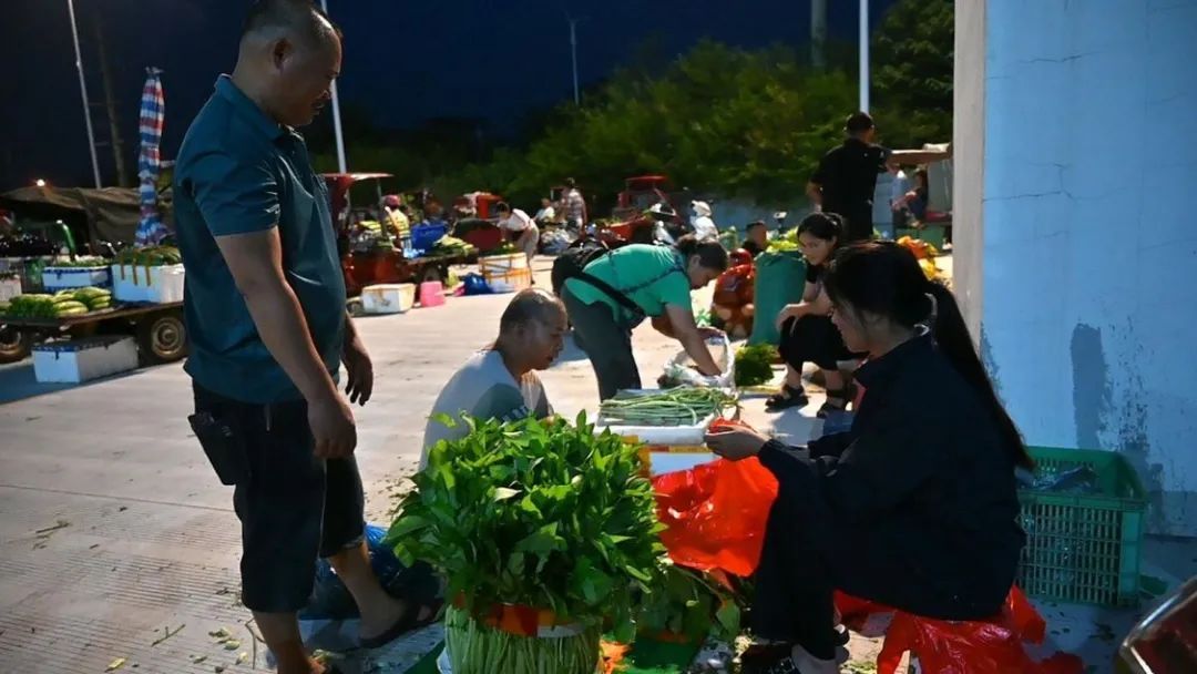 那个瞒着父母考研的广西女孩,收到录取通知书后递给妈妈亲手拆 那个瞒着父母考研的广西女孩,收到录取通知书后递给妈妈亲手拆