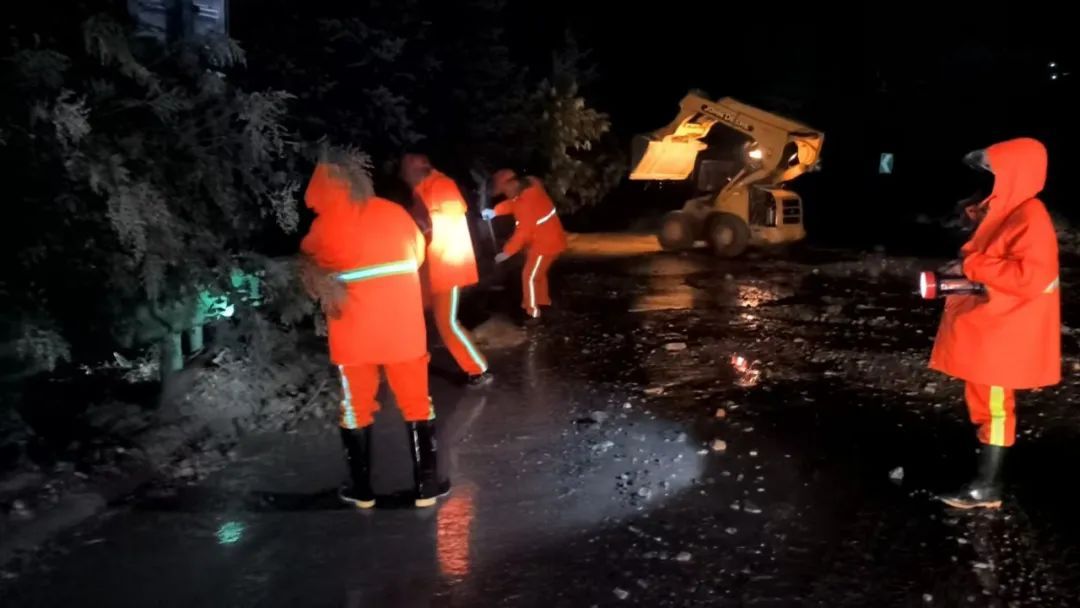 青海这些路段受降雨影响交通阻断！