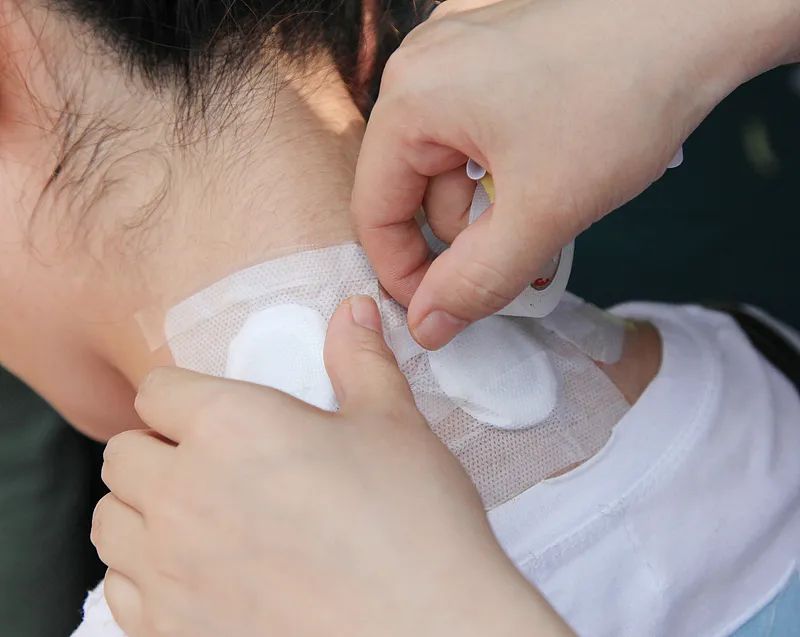 本周日入伏!“冬病夏治”的“三伏贴”适合你吗?贴敷建议来了→ 本周日入伏!“冬病夏治”的“三伏贴”适合你吗?贴敷建议来了→