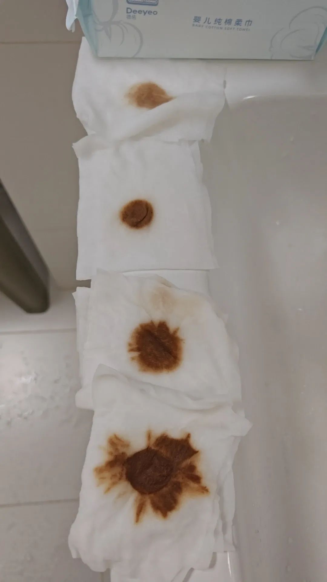 吃喝都用桶装水！无法洗澡洗衣服！杭州自来水异常小区水箱仍有沉淀物