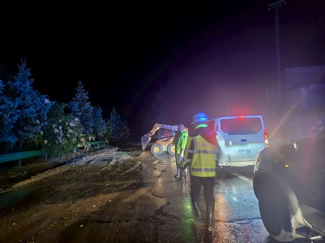 青海这些路段受降雨影响交通阻断！