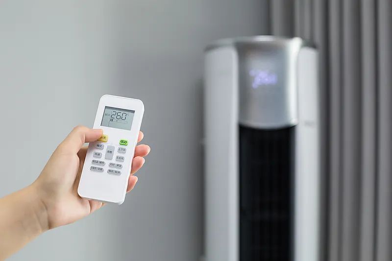 玻璃都“热炸”了？安装师傅说2个月换了60块玻璃……