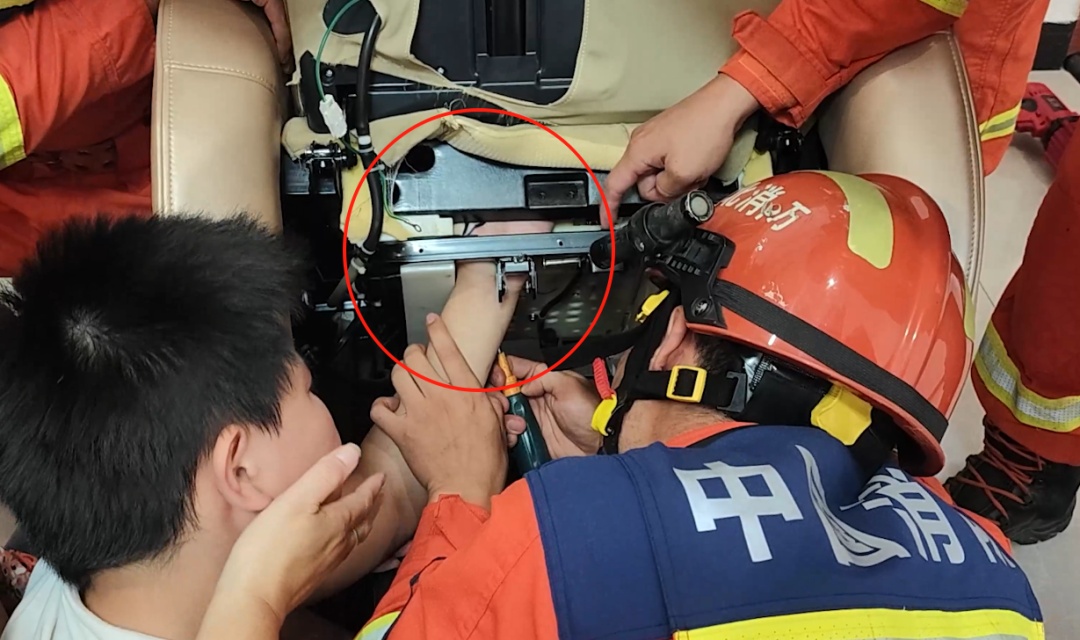 又“闯祸”了！辅导班里传来撕心裂肺的哭泣声……