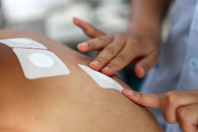 本周日入伏!“冬病夏治”的“三伏贴”适合你吗?贴敷建议来了→ 本周日入伏!“冬病夏治”的“三伏贴”适合你吗?贴敷建议来了→