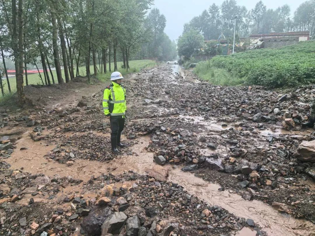 青海这些路段受降雨影响交通阻断！