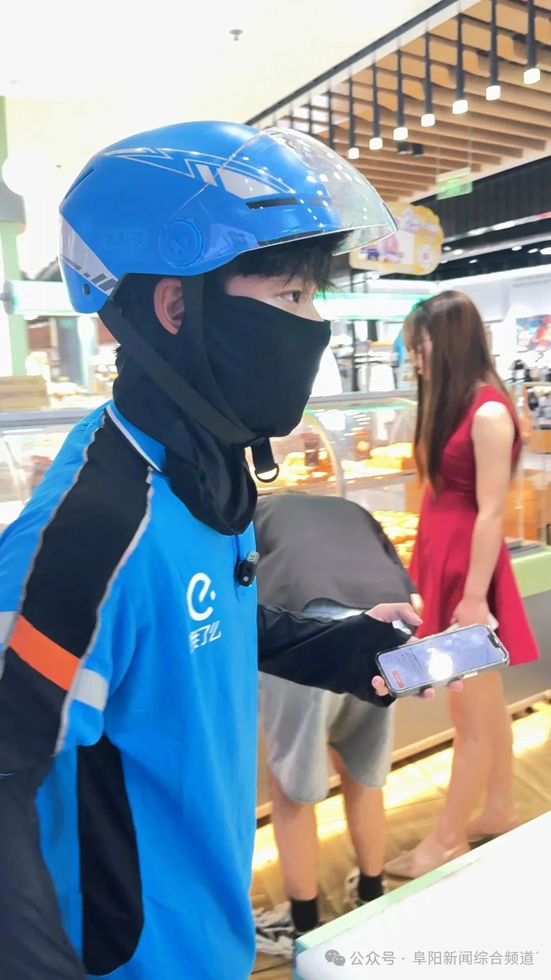得知被录取时，安徽小伙正忙着送外卖！这所大学比清华北大都难考