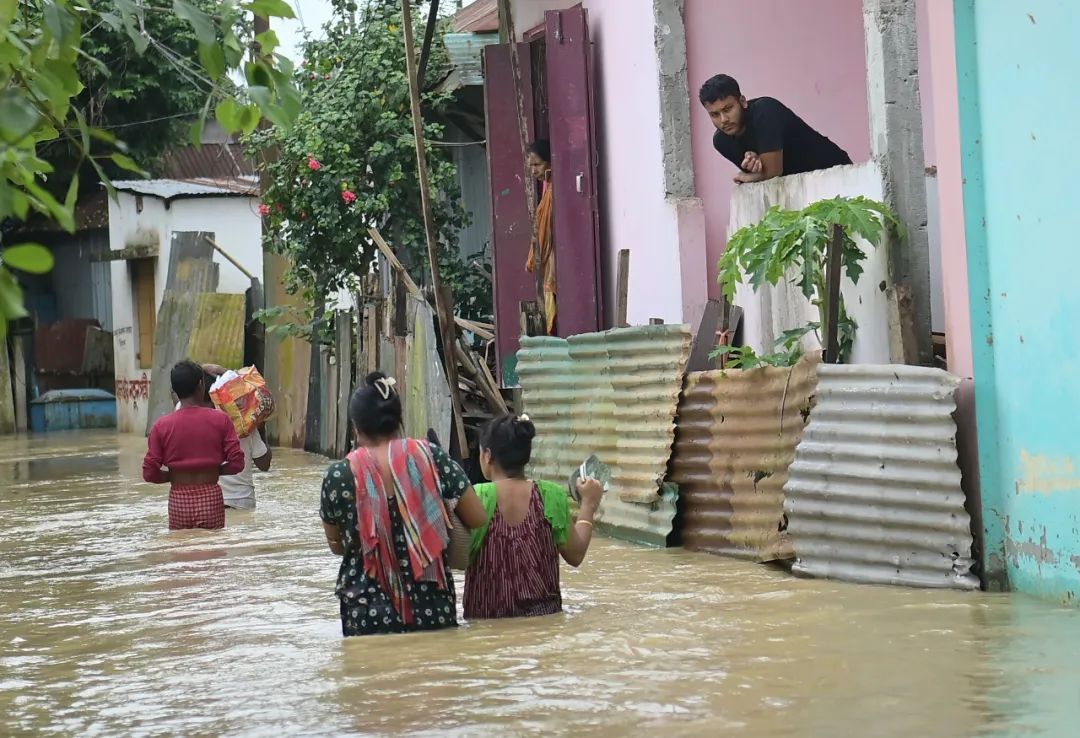 印度一邦两天33人遭雷击身亡