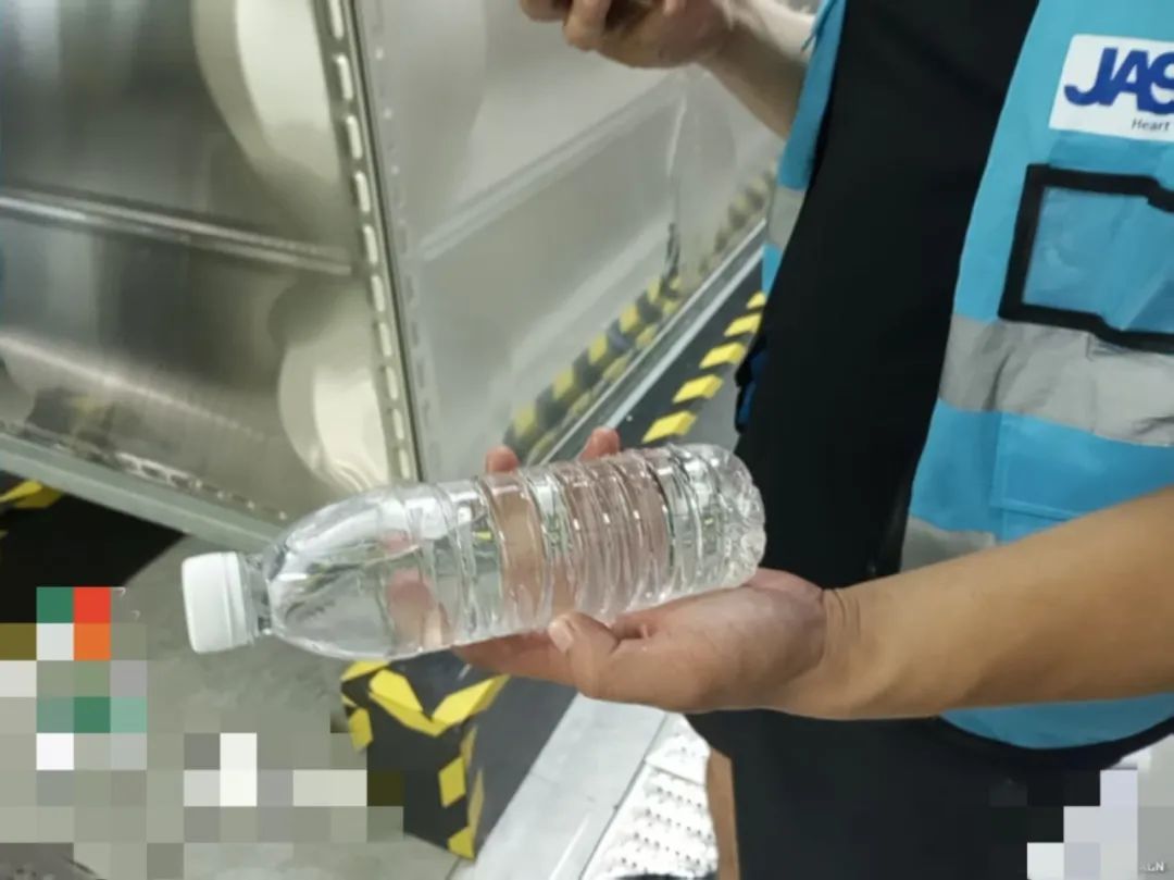 吃喝都用桶装水！无法洗澡洗衣服！杭州自来水异常小区水箱仍有沉淀物