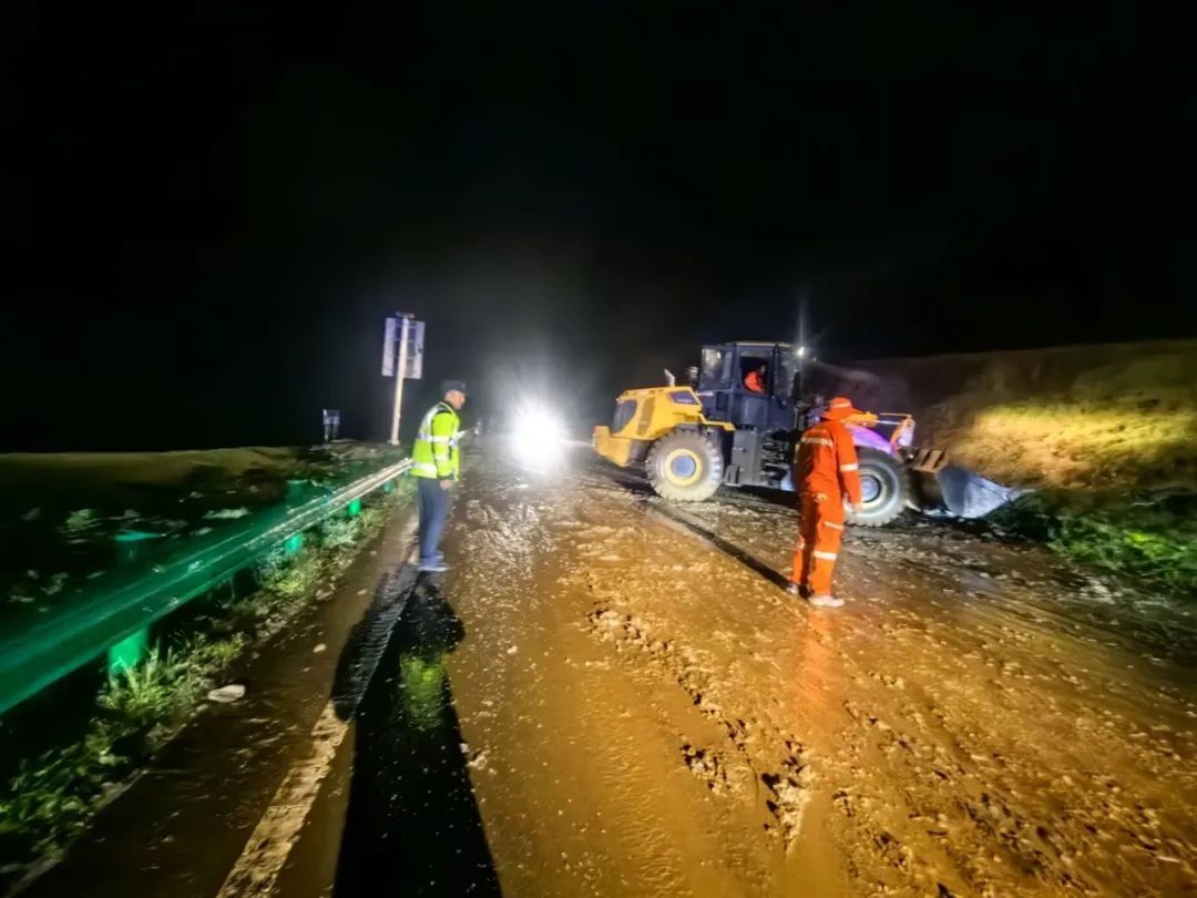 青海这些路段受降雨影响交通阻断！