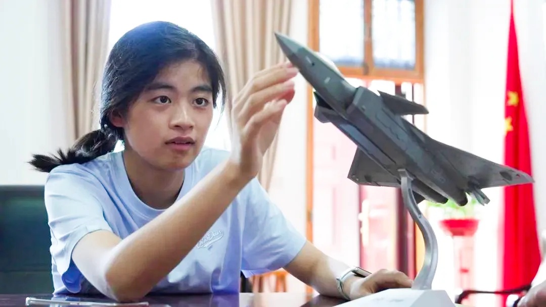 刷屏全网的姑娘，收到军校录取通知书！