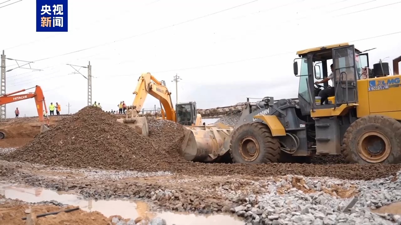 内蒙古包兰铁路因暴雨中断行车 抢修进行中 预计今日通车 内蒙古包兰铁路因暴雨中断行车 抢修进行中 预计今日通车