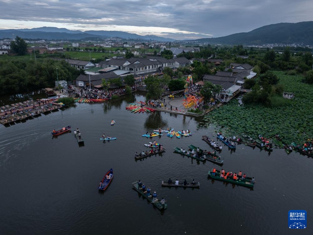 云南多地欢度火把节