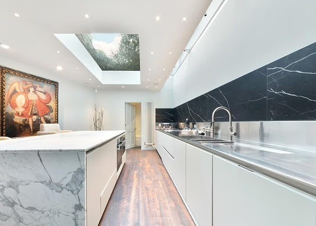 英亿万富豪前女友突然坠亡：正与其争夺伦敦价值270万英镑豪宅