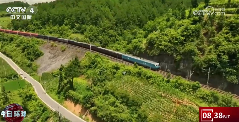 “新线+新图+新服务”拓展新场景、新热点 成为铁路客流持续攀升“新引擎” “新线+新图+新服务”拓展新场景、新热点 成为铁路客流持续攀升“新引擎”