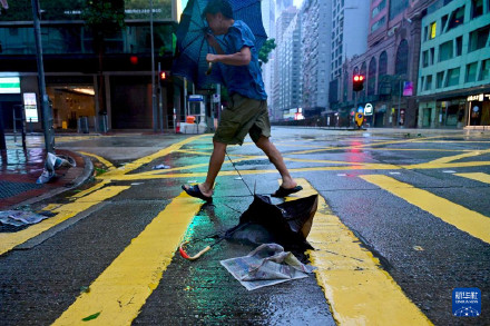 台风“韦帕”逼近 香港发出“十号风球”